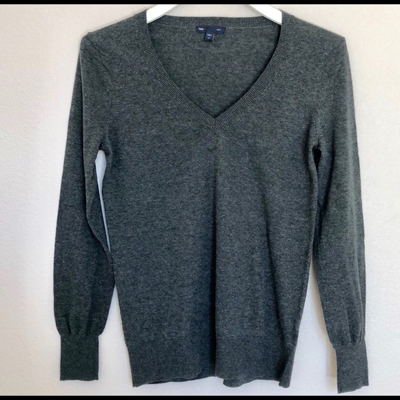 GAP Sweaters - GAP | KNIT V NECK SWEATER |